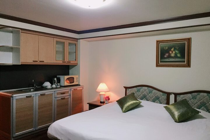 Room 33 of 195