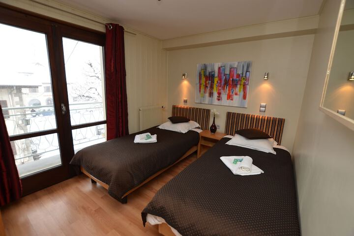 Room 3 of 83