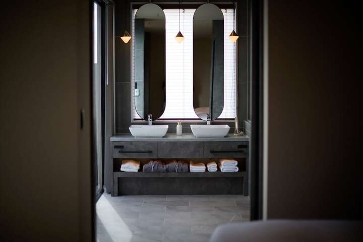 Room 43 of 65