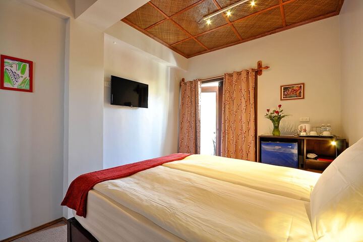 Room 5 of 167
