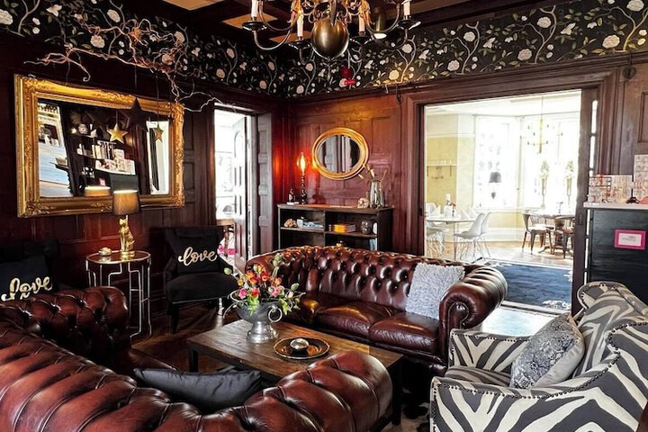 Lounge 91 of 109