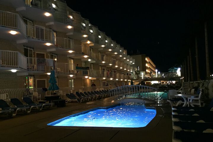 Pool 207 of 258