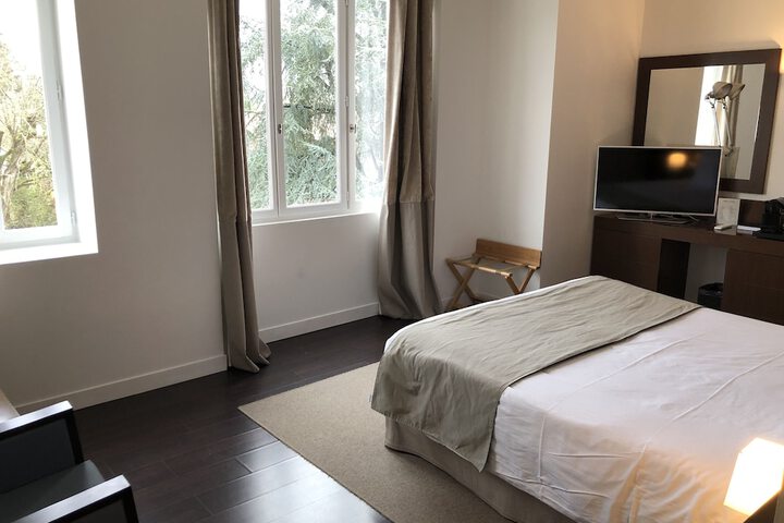 Room 5 of 49