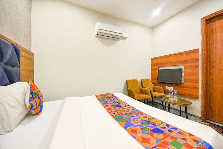 Room 13 of 22