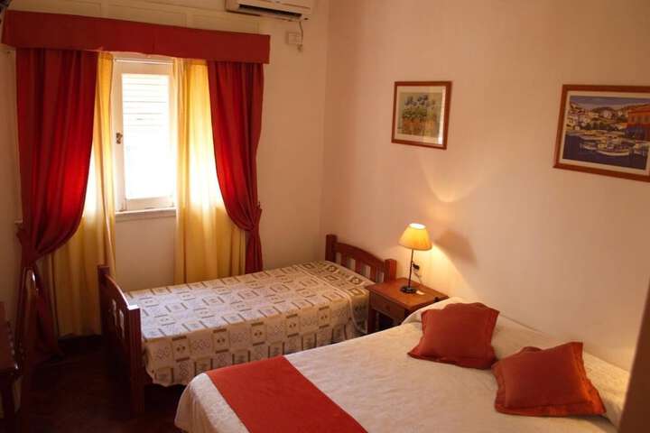Room 12 of 42