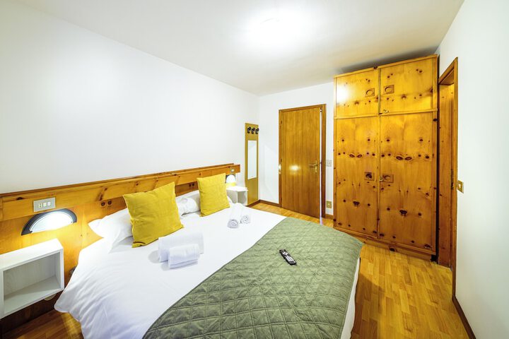 Room 2 of 17