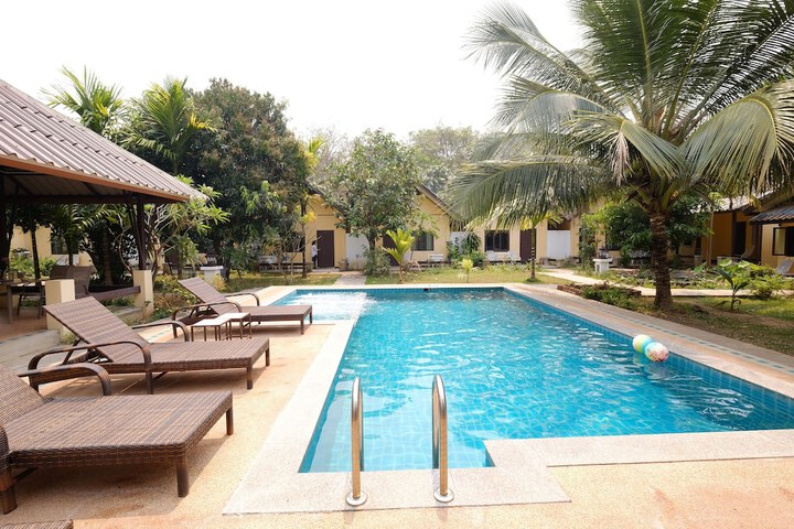 Pool Hotel