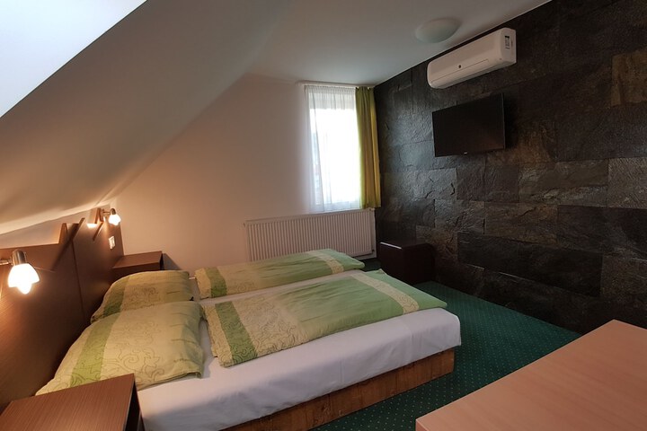 Room 6 of 29
