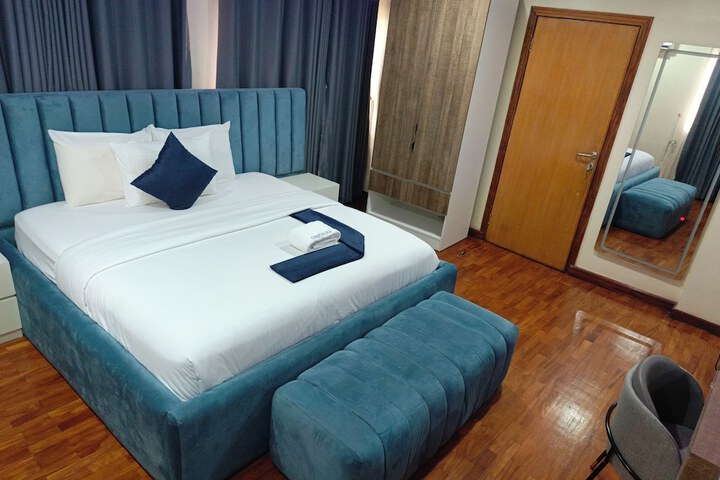 Room 30 of 77