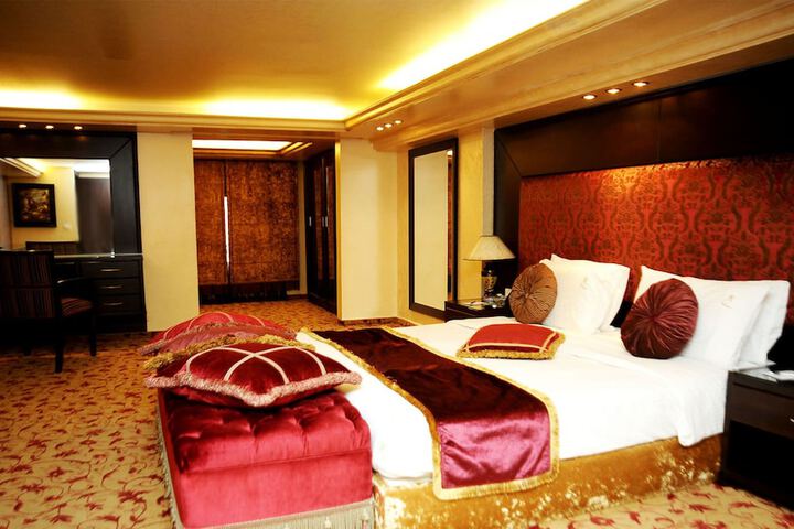 Room 13 of 79