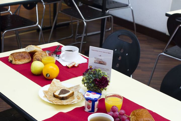 Breakfast/Coffee Service 26 of 48