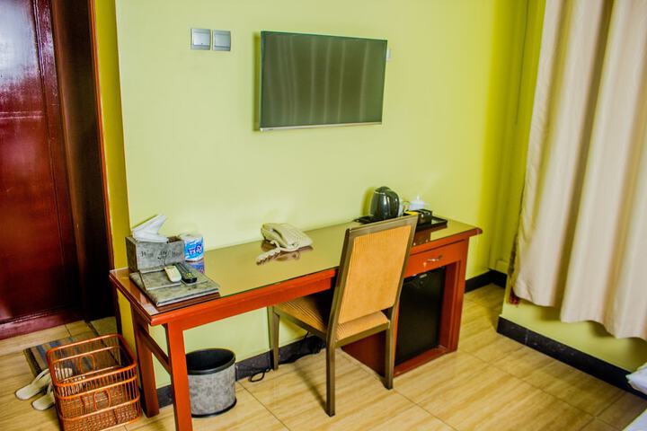 Room 13 of 35