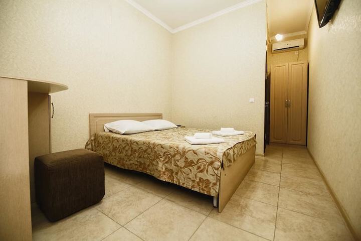 Room 4 of 17