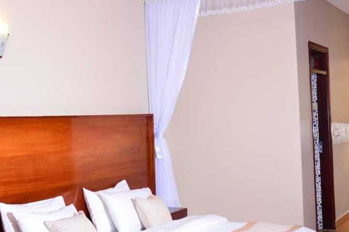 Room 7 of 19