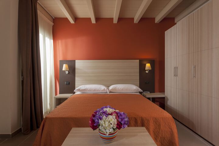 Room 8 of 44