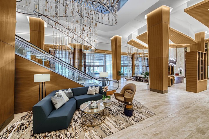 Lobby lounge