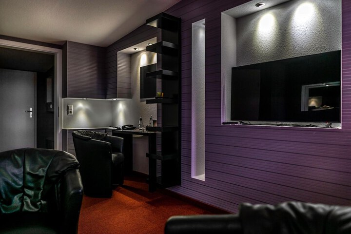 Room 27 of 51