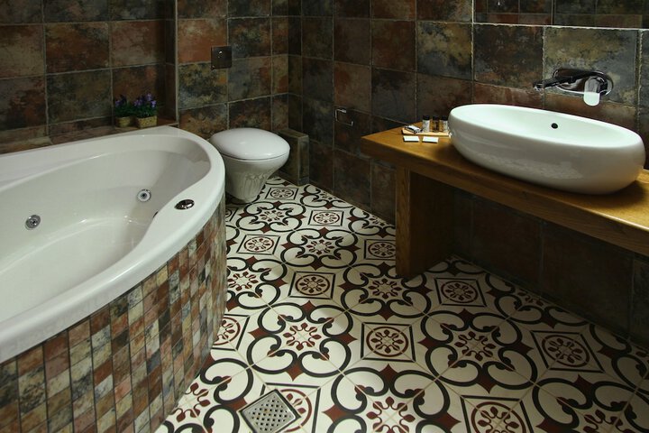 Jetted tub