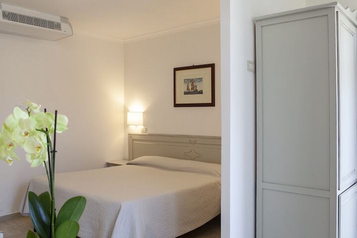 Room 4 of 22