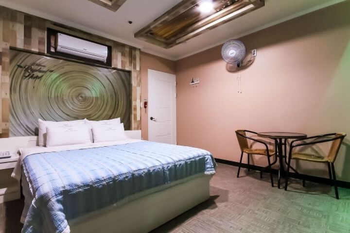 Room 64 of 80