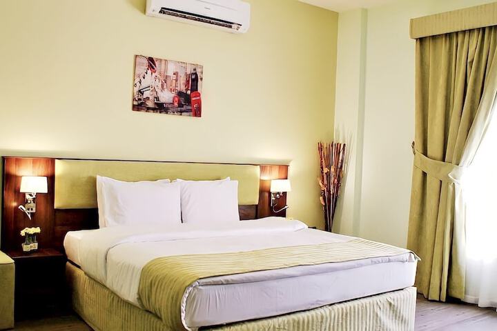 Room 28 of 39