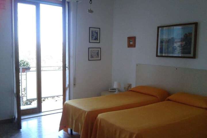 Room 4 of 17