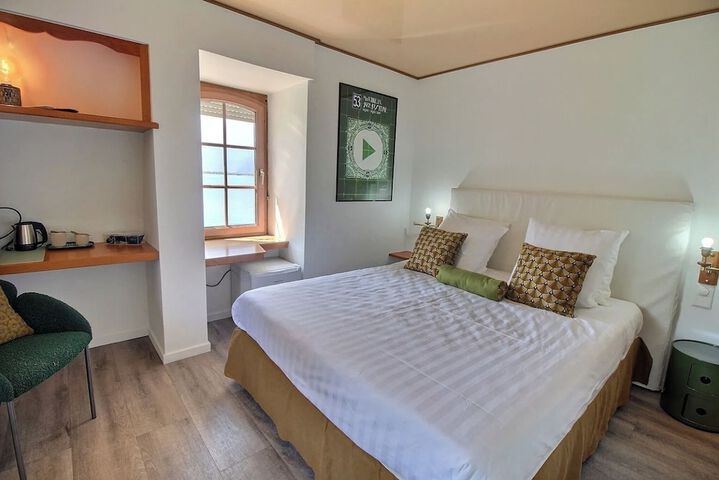 Room 34 of 105