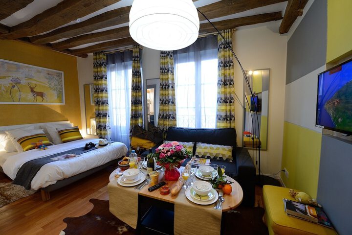 Room 10 of 648
