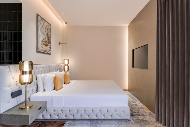Room 12 of 85