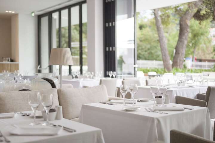 Dining 46 of 59