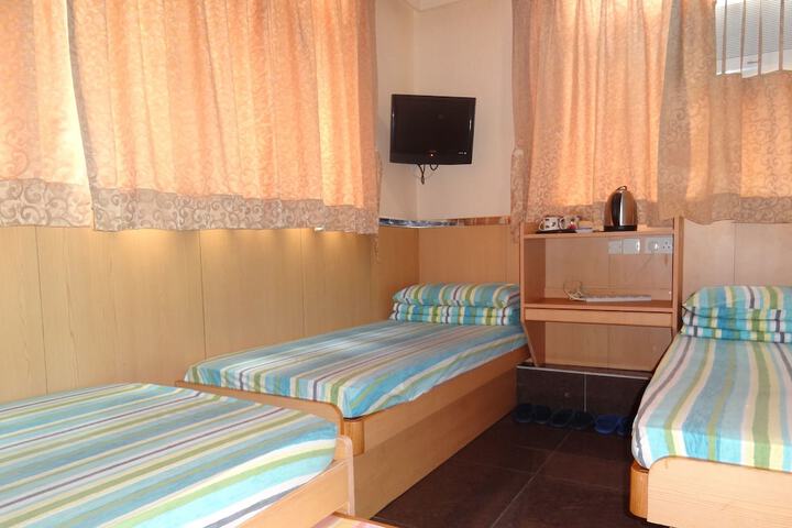 Room 16 of 32