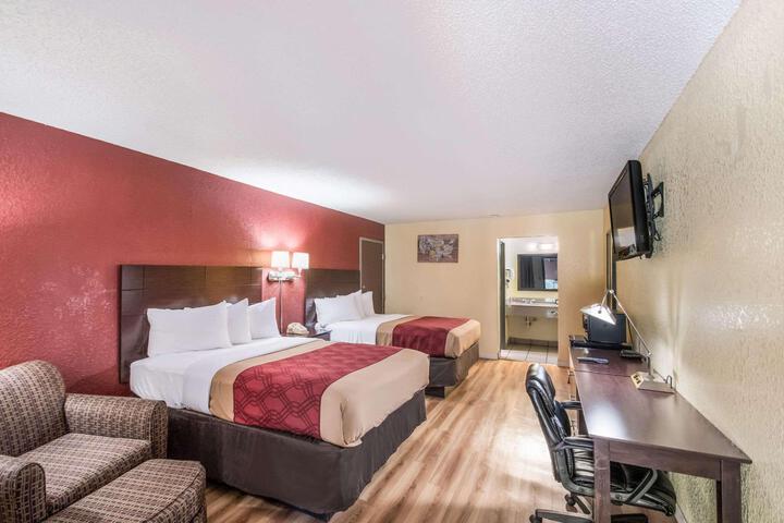 Standard Room, King or Two Doubles (11 of 15)
