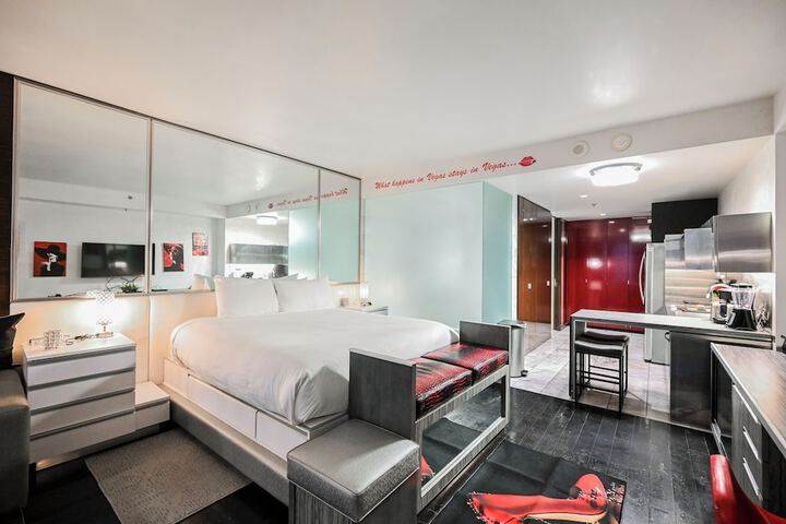Room 35 of 484