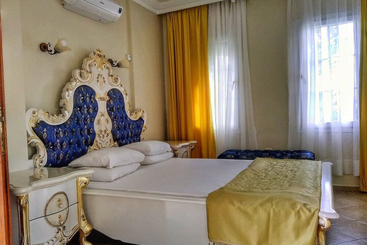Room 11 of 21