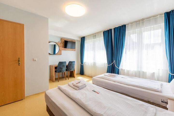 Room 6 of 22