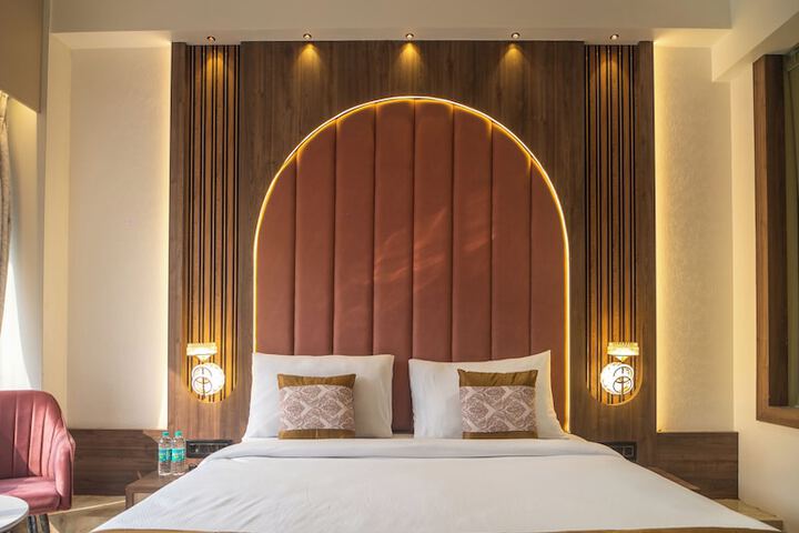 Room 28 of 34