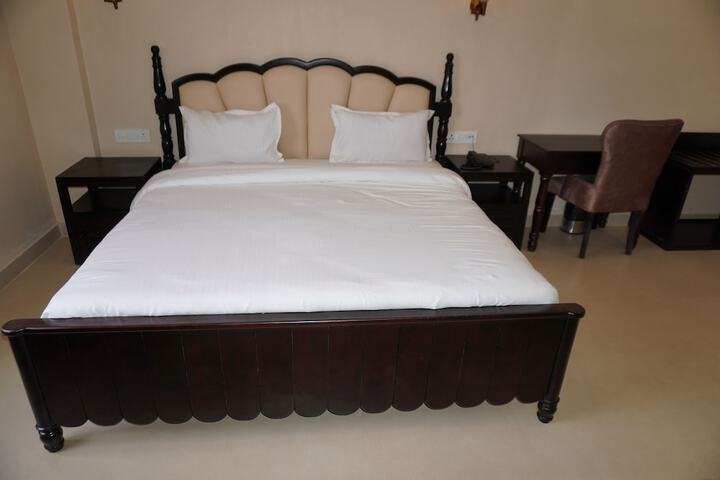 Room 6 of 48
