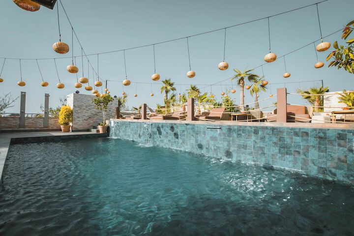 Pool 65 of 105