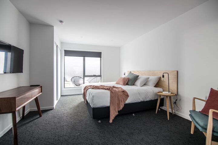 Room 2 of 68