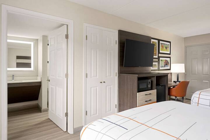 2 Double Beds Mobility Hearing Impaired Accessible Room (7 of 8)
