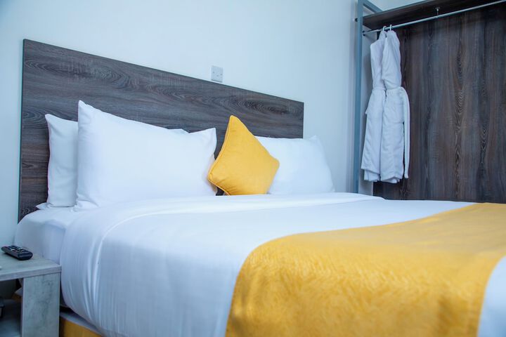 Room 4 of 34