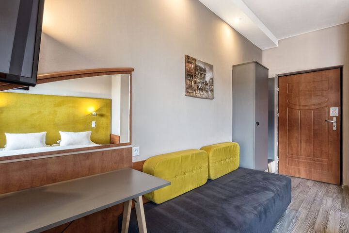 Room 6 of 53