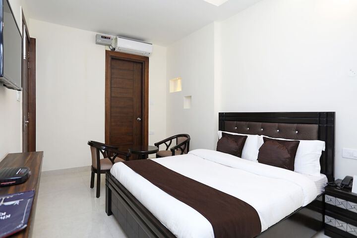 Room 6 of 19
