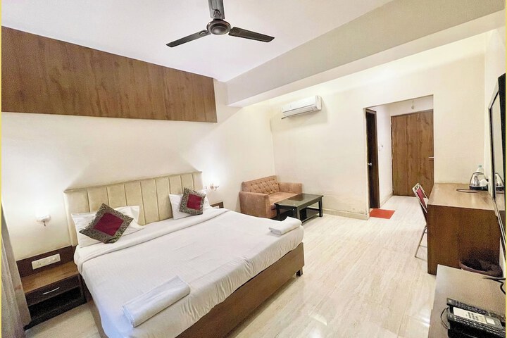 Room 4 of 14