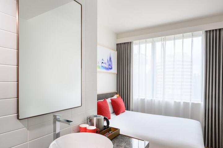 Room 7 of 109