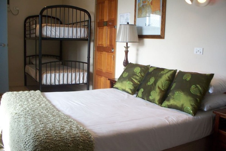 Room 6 of 32
