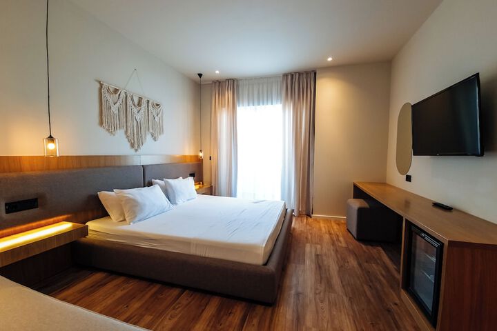 Room 2 of 126