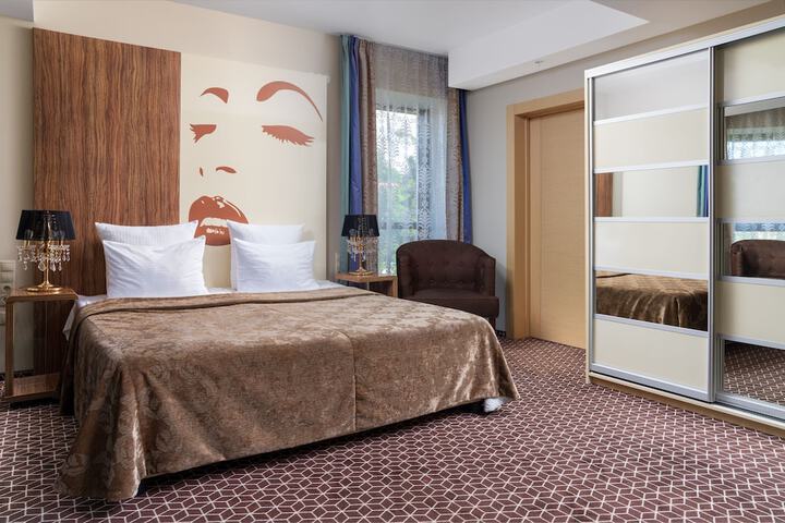 Room 28 of 78