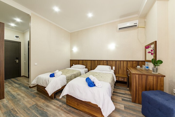 Room 15 of 32