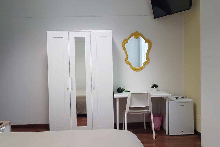 Room 18 of 33